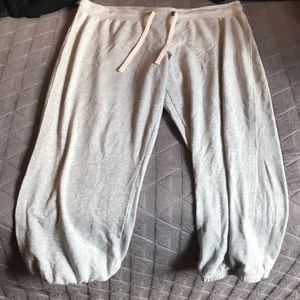 Grey cropped sweatpants/ joggers